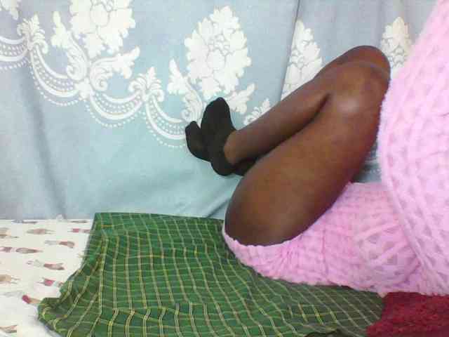 Prettydarksin webcam