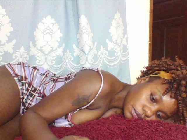 Prettydarksin webcam