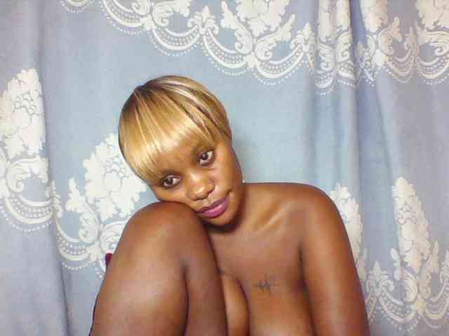 Prettydarksin webcam