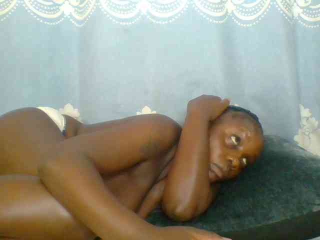 Prettydarksin webcam