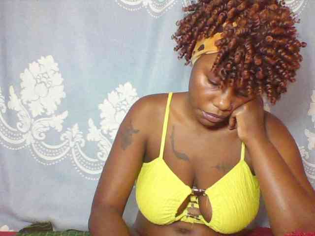 Prettydarksin webcam