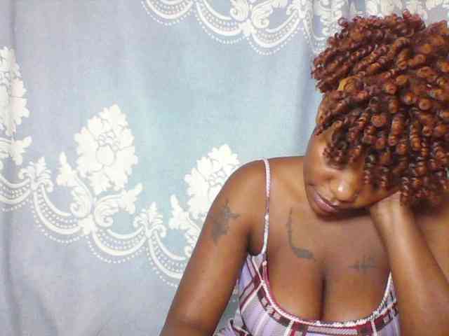 Prettydarksin webcam