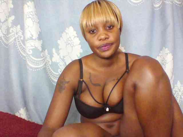 Prettydarksin webcam