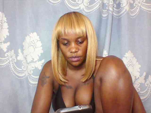 Prettydarksin webcam