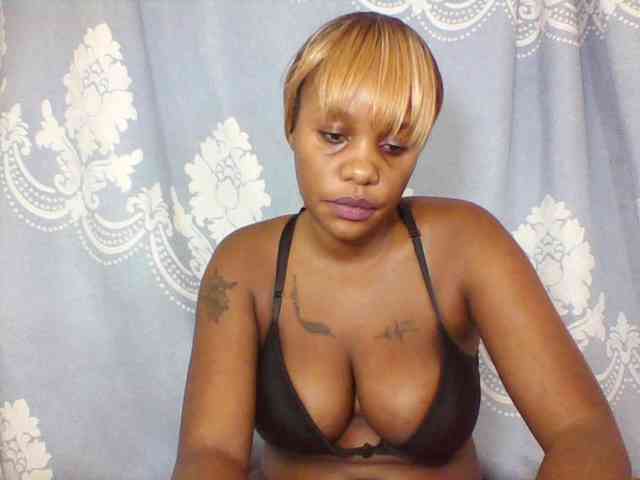 Prettydarksin webcam
