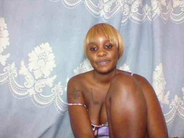 Prettydarksin webcam