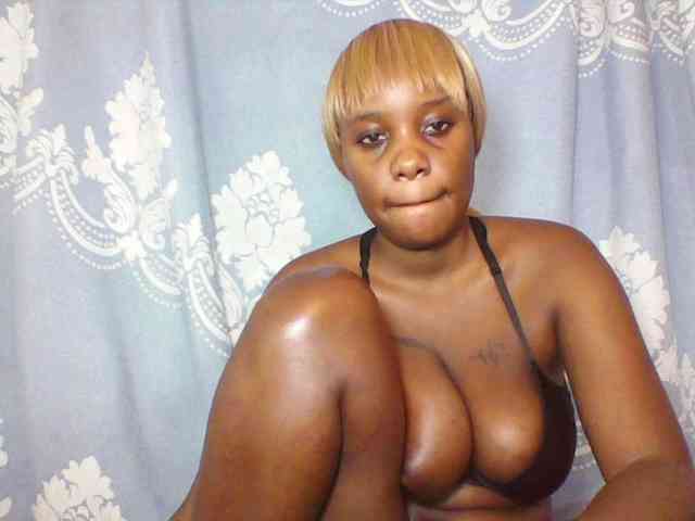 Prettydarksin webcam
