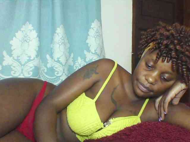 Prettydarksin webcam