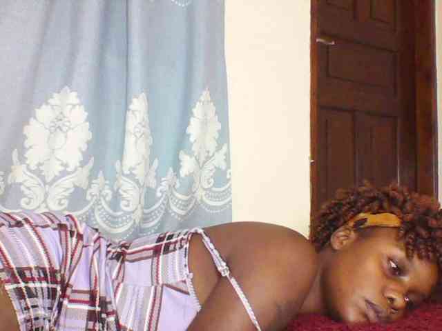 Prettydarksin webcam