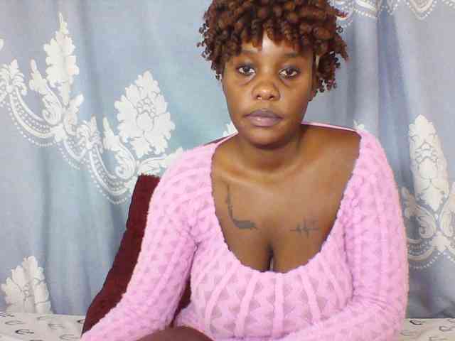 Prettydarksin webcam