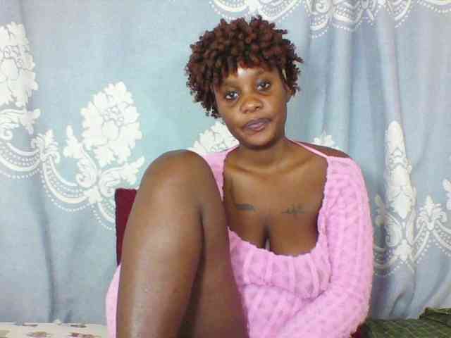 Prettydarksin webcam