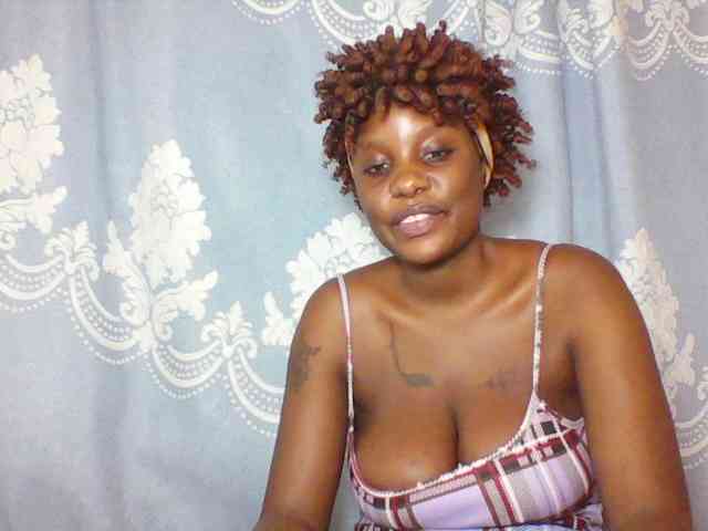 Prettydarksin webcam
