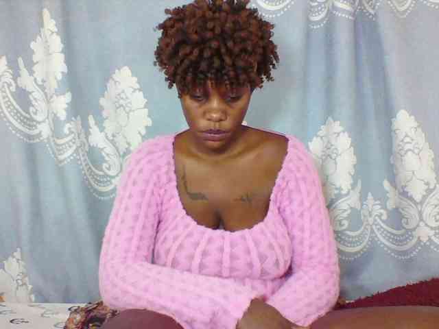 Prettydarksin webcam