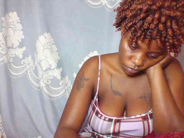 Prettydarksin webcam