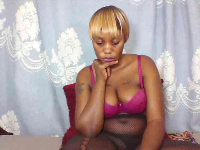 Prettydarksin webcam
