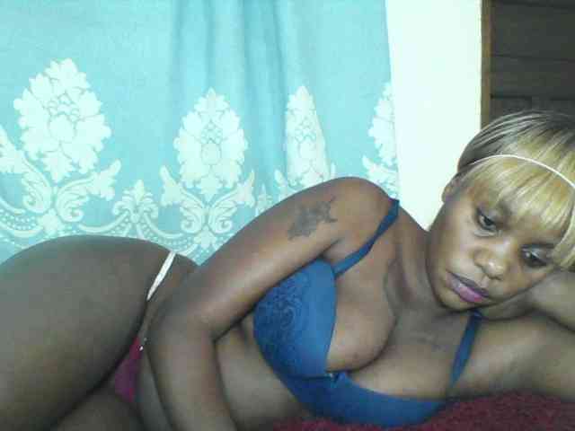 Prettydarksin webcam