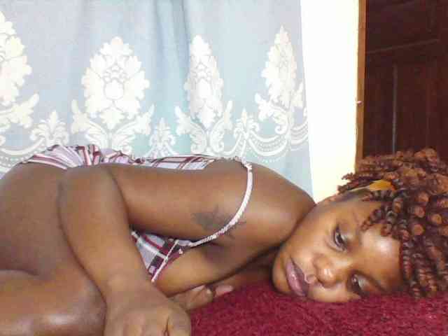 Prettydarksin webcam