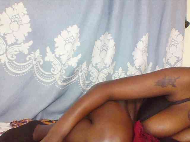Prettydarksin webcam
