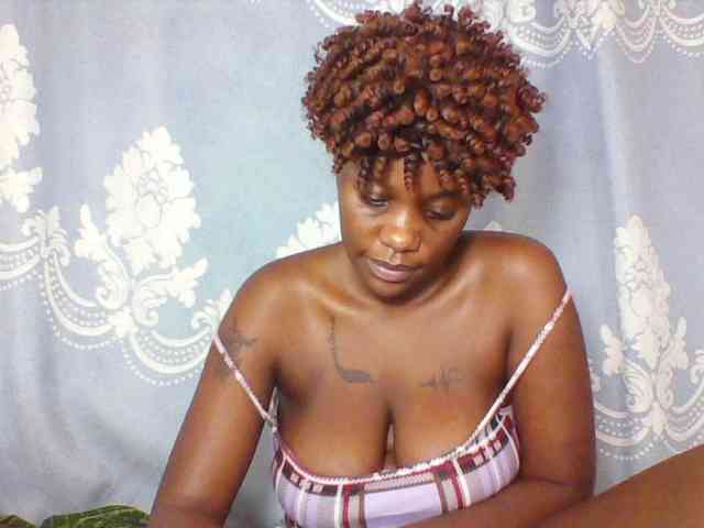 Prettydarksin webcam