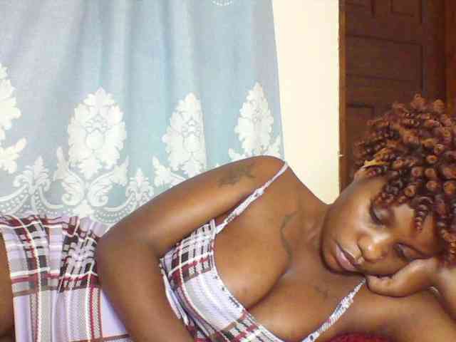 Prettydarksin webcam