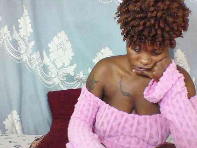 Prettydarksin webcam