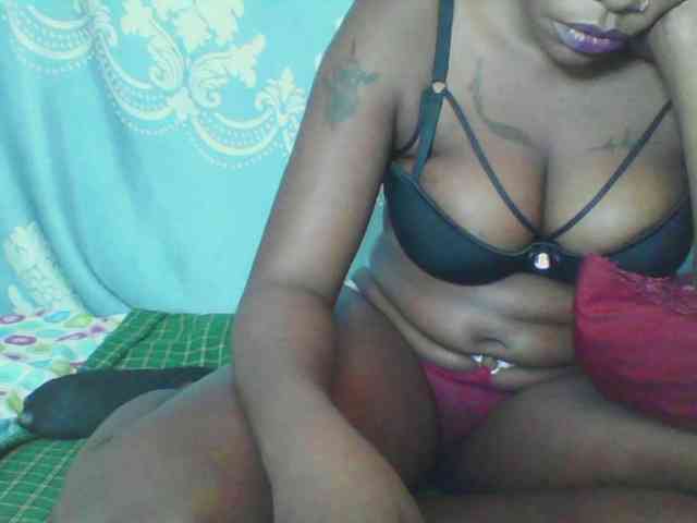 Prettydarksin webcam