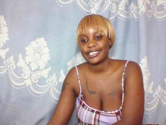 Prettydarksin webcam