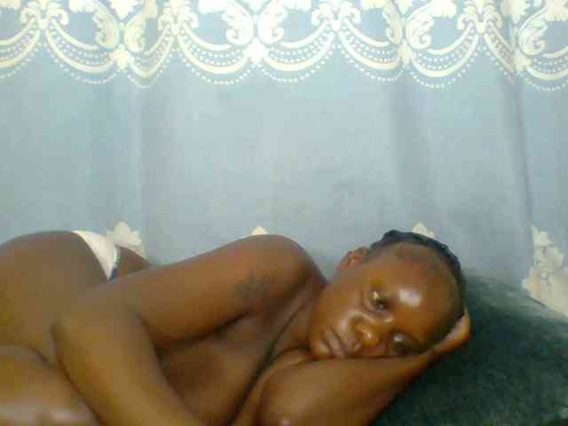 Prettydarksin webcam