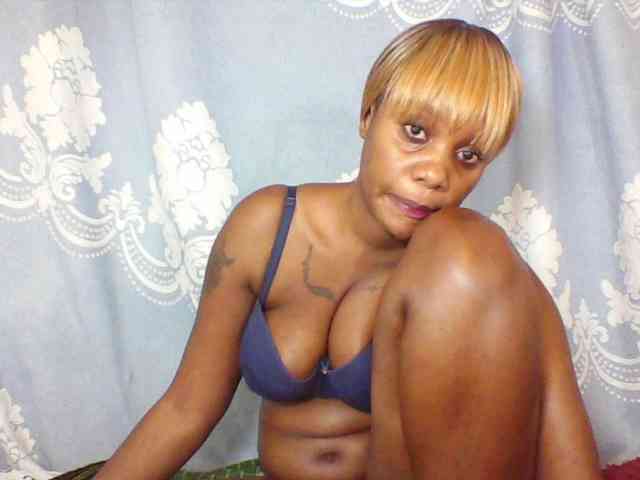 Prettydarksin webcam