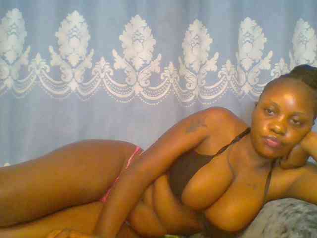 Prettydarksin webcam