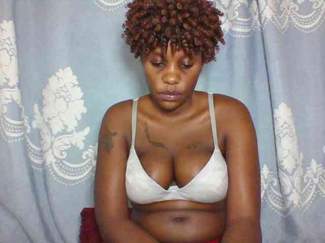 Prettydarksin webcam