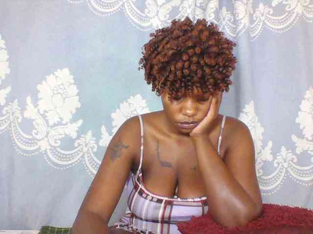 Prettydarksin webcam