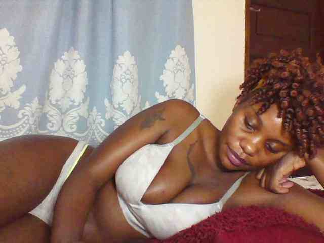 Prettydarksin webcam