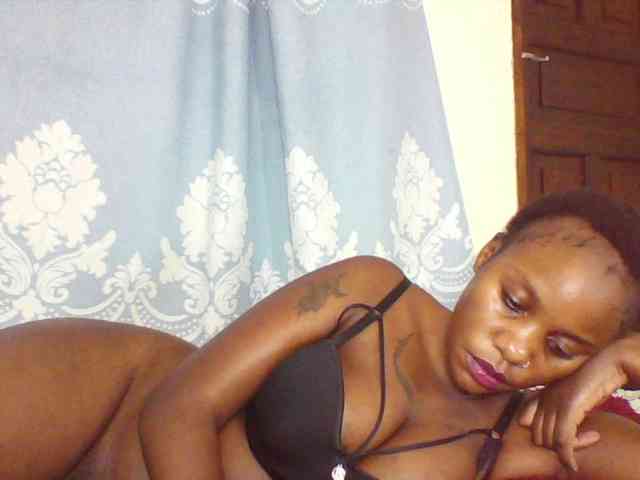 Prettydarksin webcam
