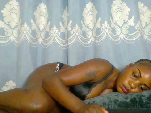 Prettydarksin webcam