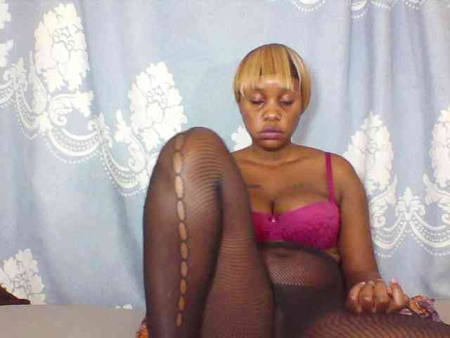 Prettydarksin webcam
