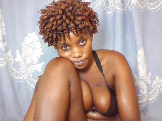 Prettydarksin webcam