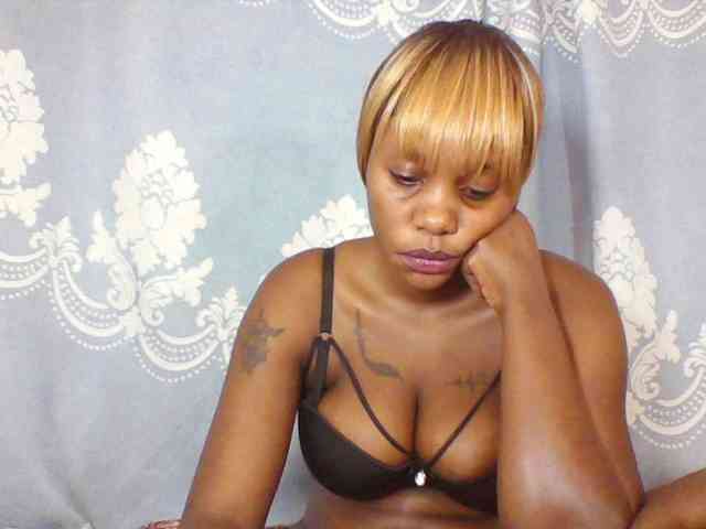 Prettydarksin webcam