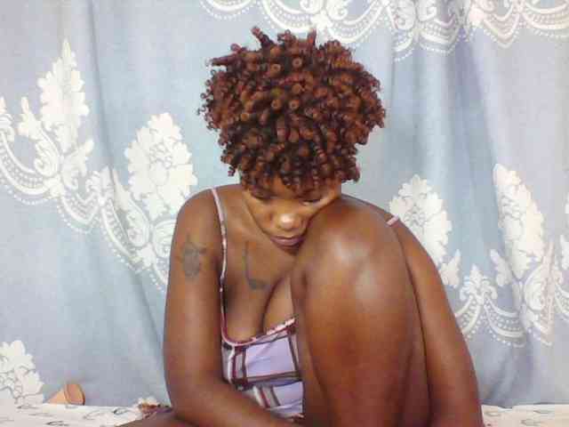 Prettydarksin webcam