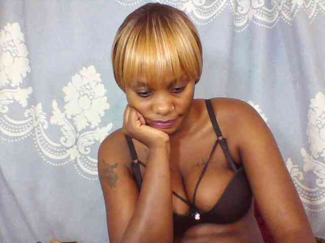 Prettydarksin webcam
