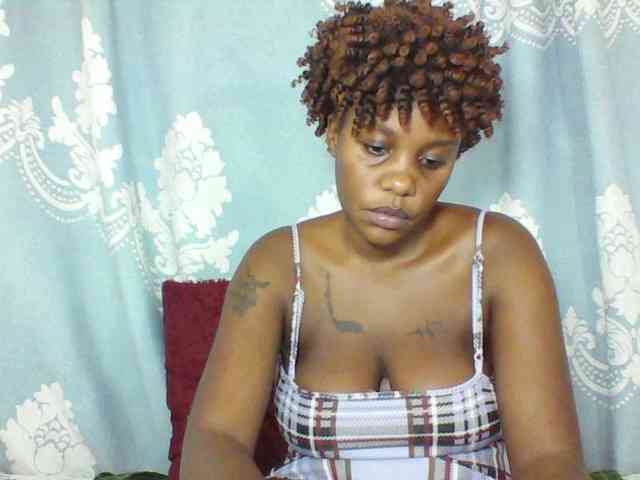 Prettydarksin webcam