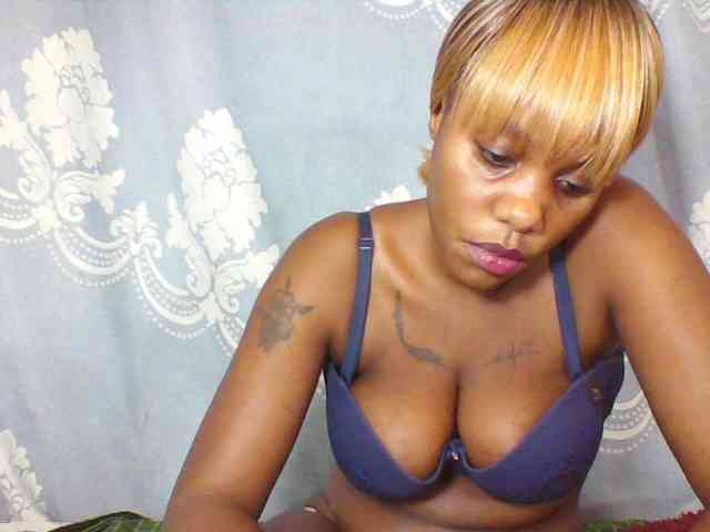 Prettydarksin webcam
