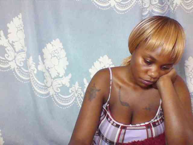Prettydarksin webcam