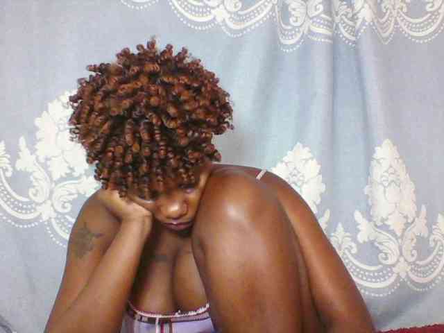 Prettydarksin webcam