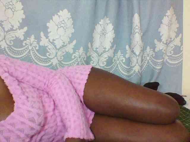 Prettydarksin webcam