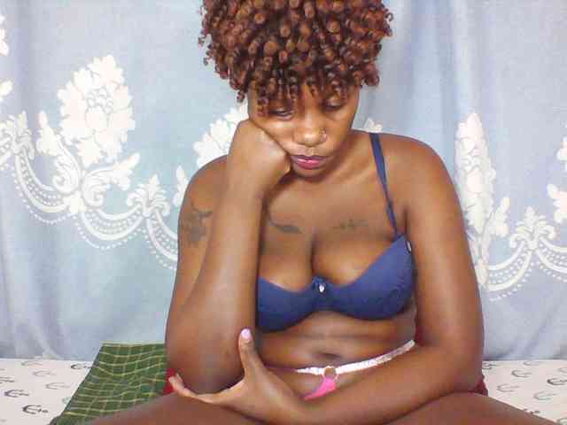 Prettydarksin webcam