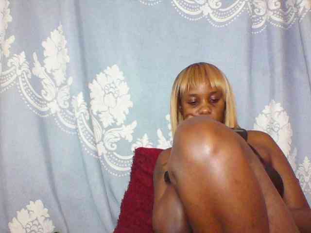 Prettydarksin webcam