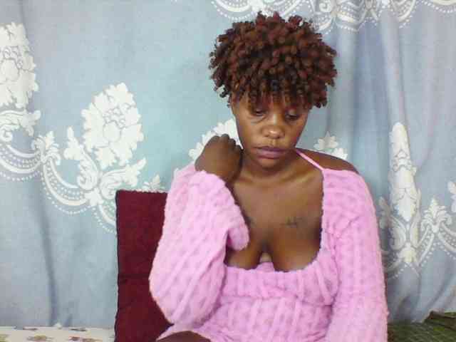 Prettydarksin webcam