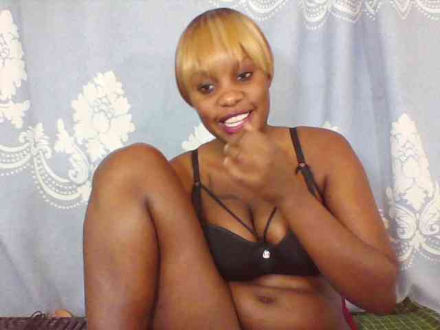 Prettydarksin webcam