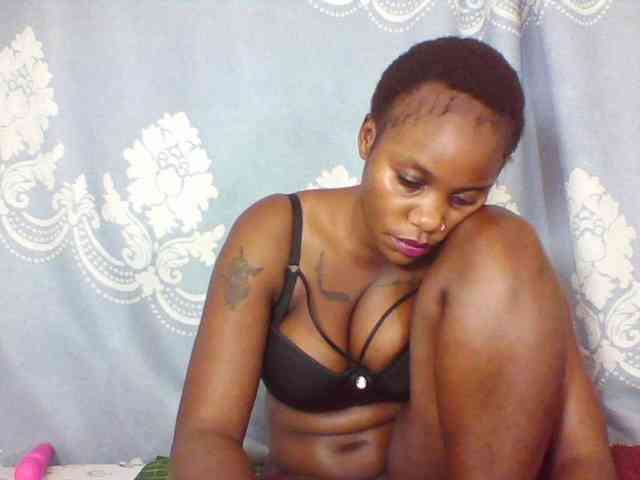 Prettydarksin webcam